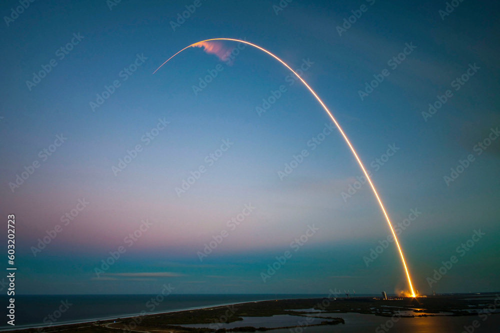 Beautiful rocket crossing the entire sky with its incredible trail - obrazy, fototapety, plakaty 