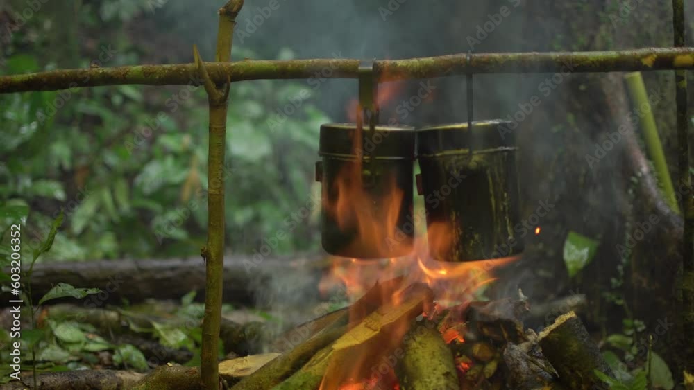 Process of cooking rice using a field pot, Outdoor cooking rice method Process of cooking rice using a field pot, Outdoor cooking rice method