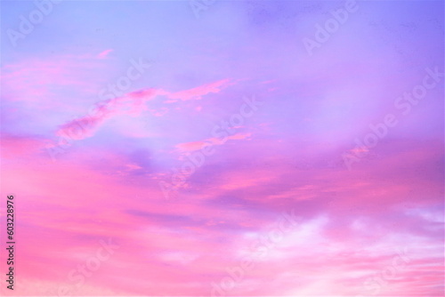 Photos 美しくピンク色に染まる朝焼け雲