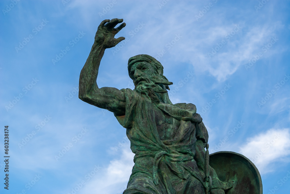 Badajoz, España. Mayo 16,2023. Estatua de Ibn Marwan, fundador de la ciudad de Badajoz.