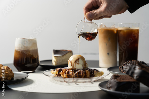 ice cream crofle with syrup, 아이스크림 크로플, 시럽