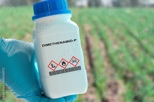  A herbicide used to control annual grasses and broadleaf weeds in crops such as corn, soybeans, and peanuts.