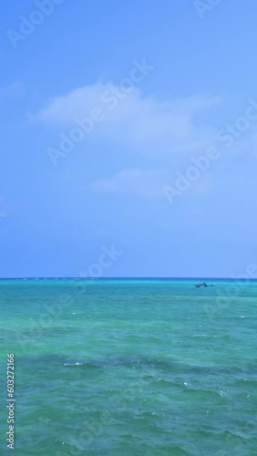 【縦長4K】沖縄　宮古島のきれいな海