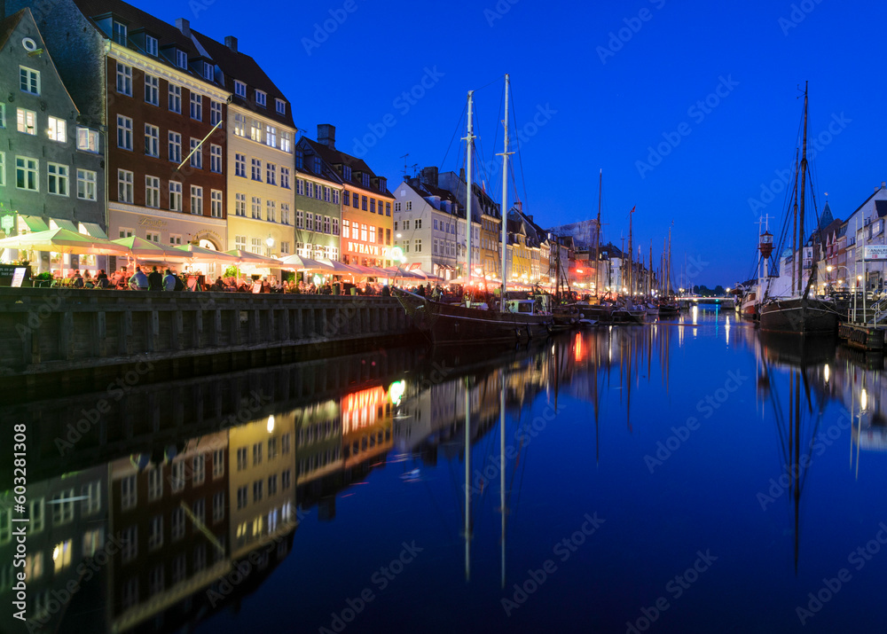 Nyhavn Kanal im Abendlicht, Nyhavn, Kopenhagen, Dänemark