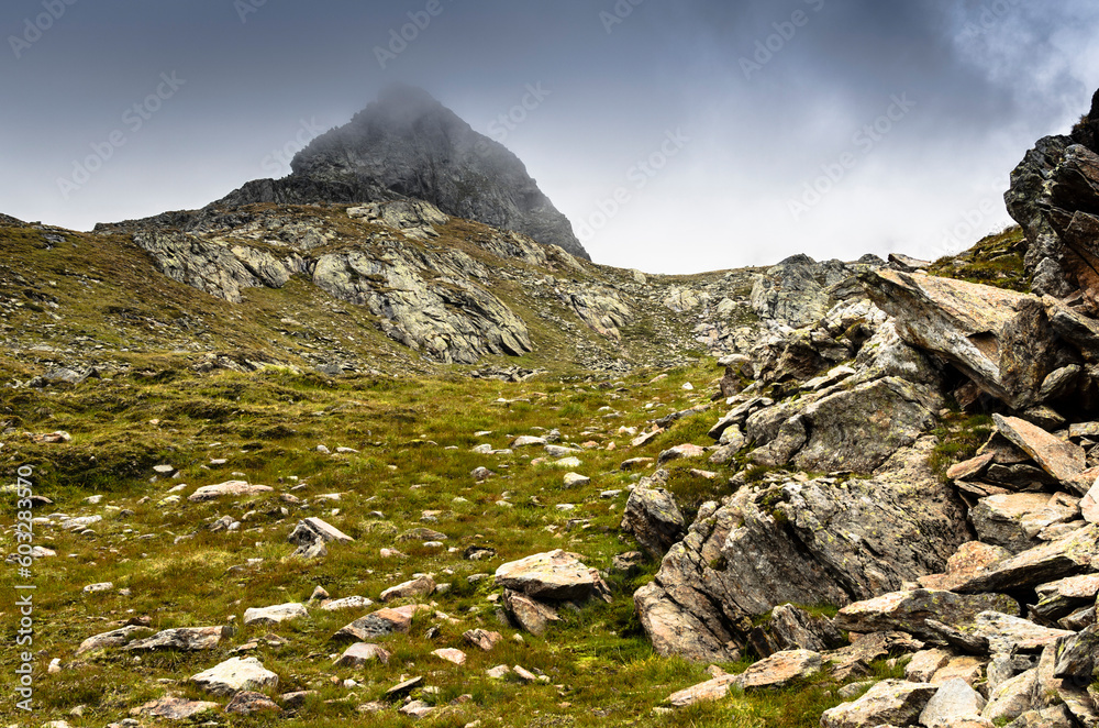 Obraz premium Wolken über der Kraspesspitze, Stubaier Alpen, Tirol, Österreich