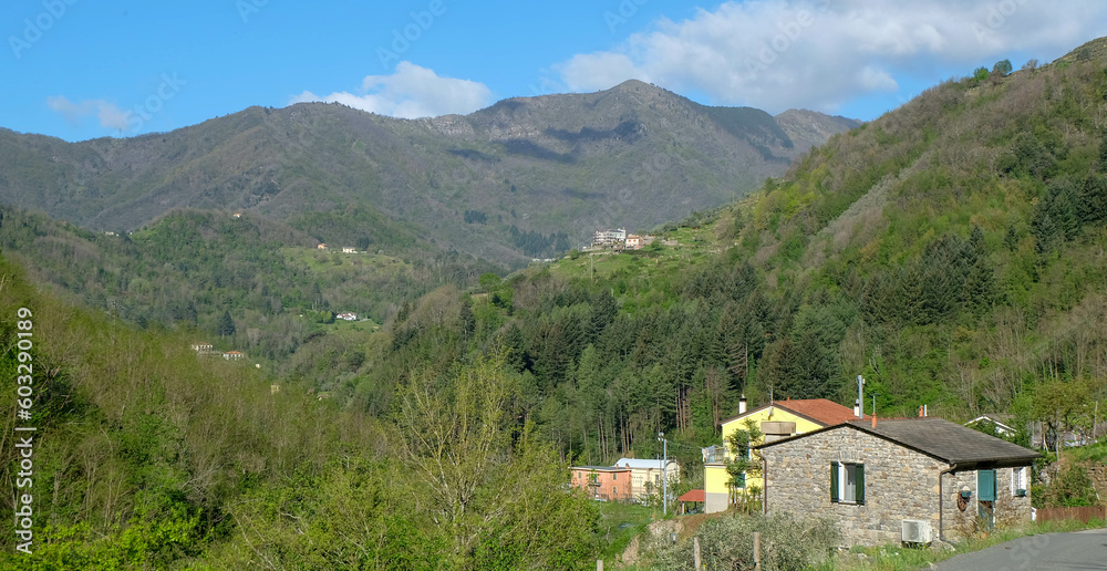 Obraz premium Piemont Gebirge in Italien - Parco Naturale Regionale dell'Antola