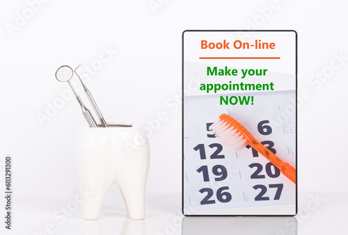 Obraz na płótnie Dentist appointment date or any other message on tablet with ceramic tooth with dental tools. w salonie