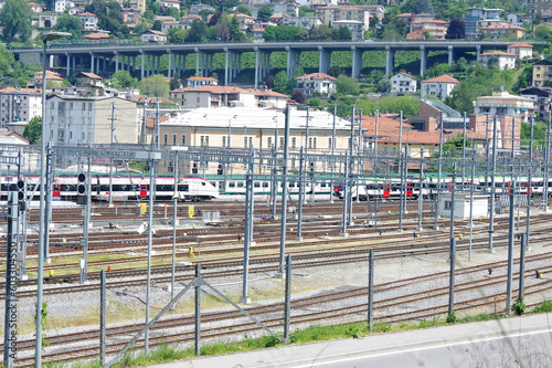 scambio ferroviario Chiasso tra Italia e Svizzera photo