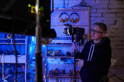 Papier peint caucasian gaffer professional lighting set up lighting on set