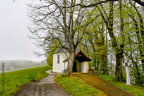 Mariastein, Kapelle, St. Anna-Kapelle, Kloster, Kloster Mariastein, Wallfahrt, Dorf, Wanderweg, Landwirtschaft, Felder, Frühling, Morgennebel, Schweiz photo