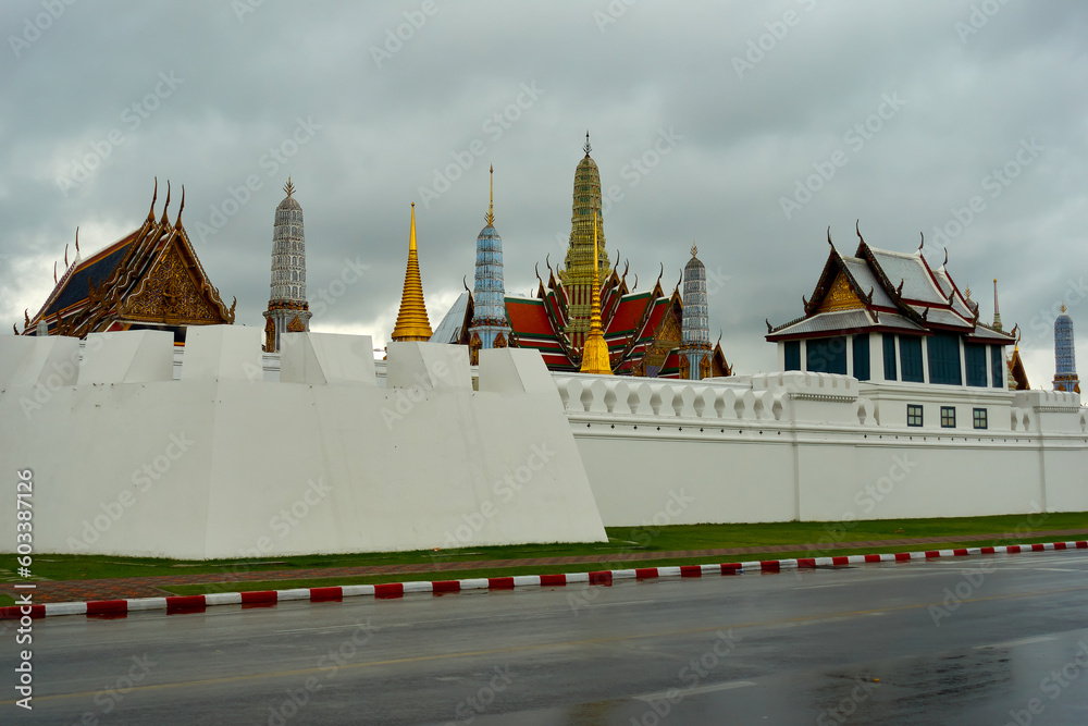 Naklejka premium The landscape of the Grand Palace and the Temple of the Emerald Buddha in Bangkok on a cloudy day over this area is one of Thailand's most popular tourist attractions.