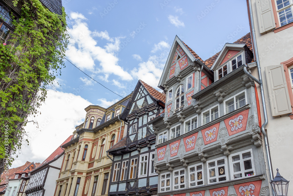 Obraz premium In den Gassen von Quedlinburg im Harz, Deutschland 