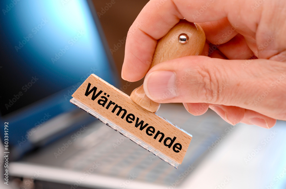 Wärmewende gedruckt auf Holzstempel
