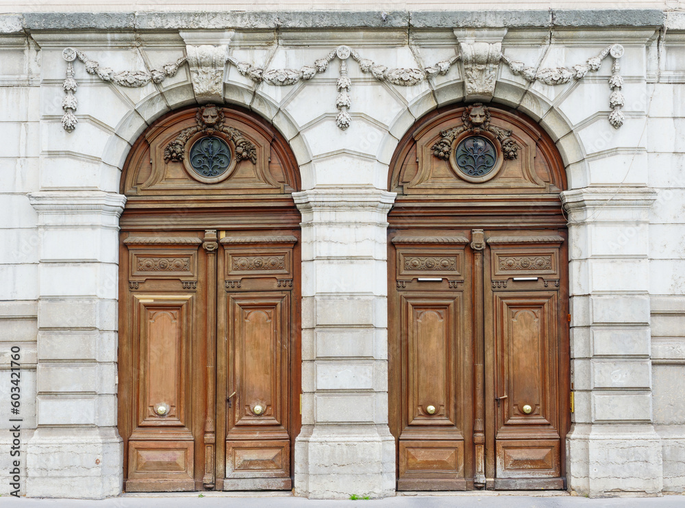 Monumental double wooden doors, with stone ornaments Monumental double wooden doors, with stone ornaments