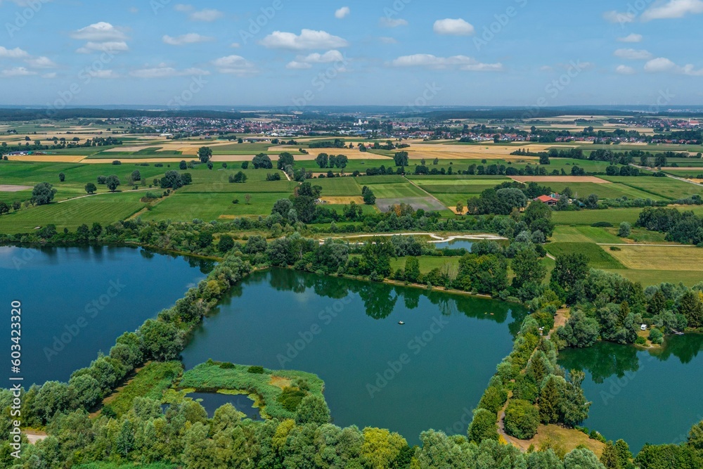 Ausblick auf die Baggersee-Landschaft im Donauried bei Gundelfingen
