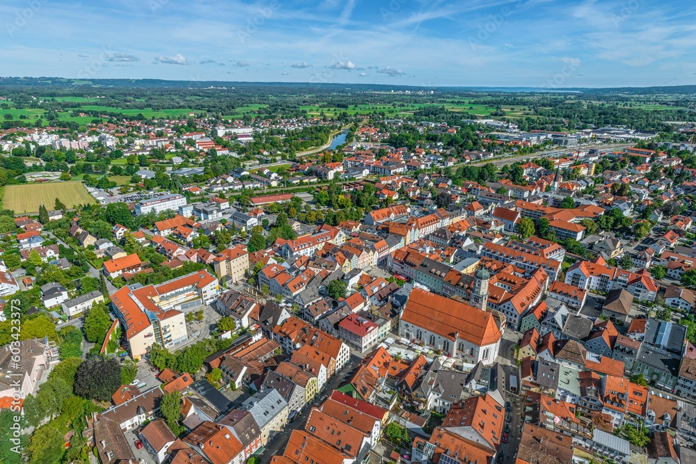 Weilheim im oberbayerischen Pfaffenwinkel, die Stadt im Ammertal aus der Luft