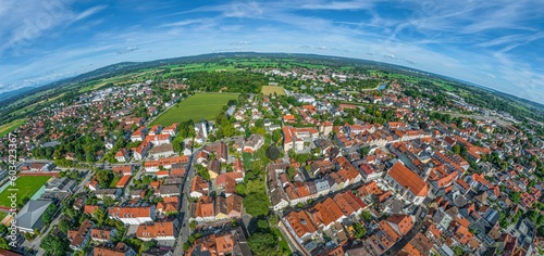 Ausblick auf die südwestlichen Bezirke von Weilheim im oberbayerischen Pfaffenwinkel 