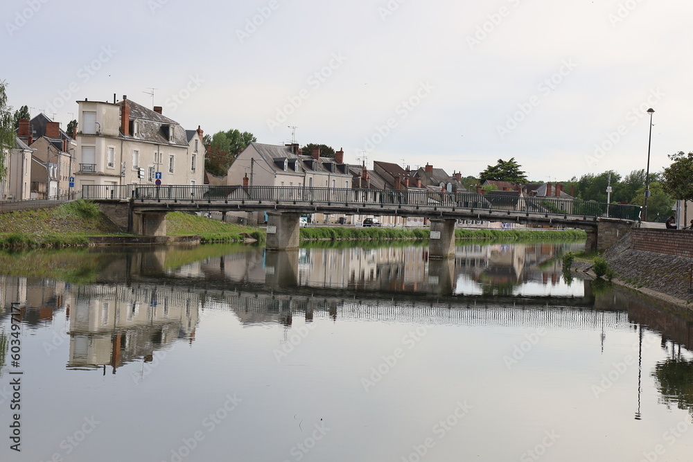 La rivière Yevre, ville de Vierzon, département du Cher, France