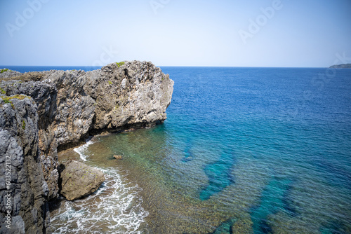 沖縄県国頭郡国頭村辺戸の辺戸岬や宇佐浜の海を地上で撮影した風景 Scenery of the sea at Cape Hendo and Usahama in Hendo, Kunigami-son, Kunigami-gun, Okinawa, photographed on the ground. photo
