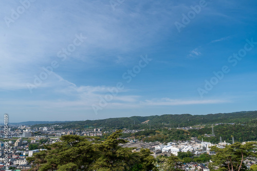 高台からの街の景色 © CrioStudio