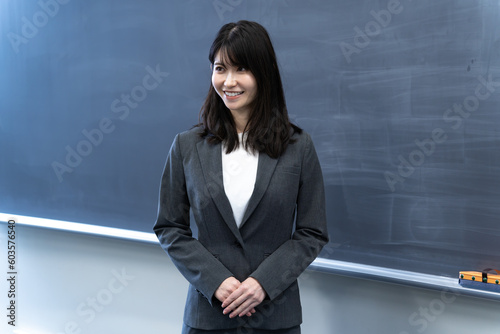 日本人女性の先生