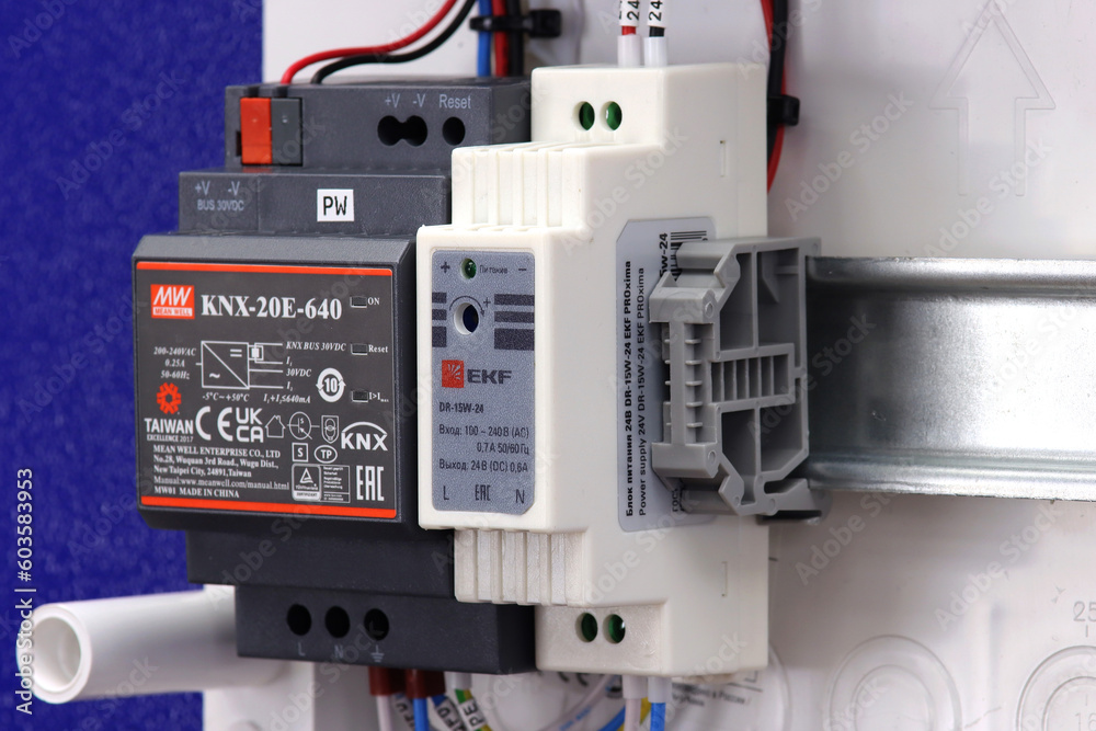 Foto de KNX Electrical power modules for automation of electrical ...