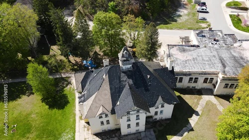 Rotating around the roof of the abandoned structure. photo