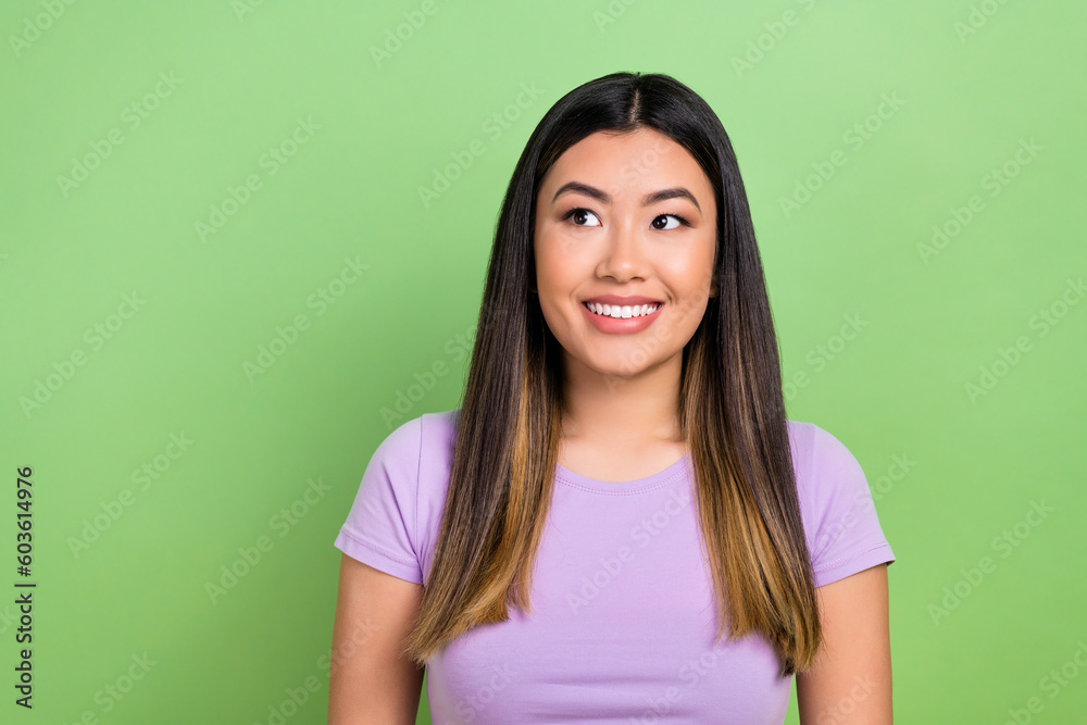 Photo of korean young woman wear purple t-shirt look thoughtful empty space useful tips healthcare stomatology isolated on green background Photo of korean young woman wear purple t-shirt look thoughtful empty space useful tips healthcare stomatology isolated on green background