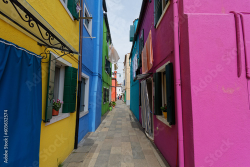maisons colorées de l'ile de burano - venise - italie du nord