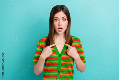 Fotografie Portrait of impressed adorable lade wear trendy clothes two arm indicating herse