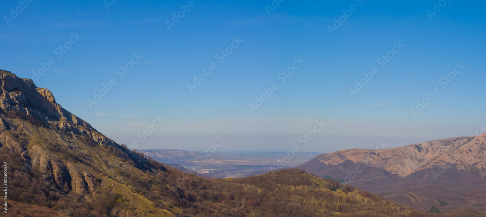 Obraz premium mountain valley under blue sky, wide mountain valley landscape
