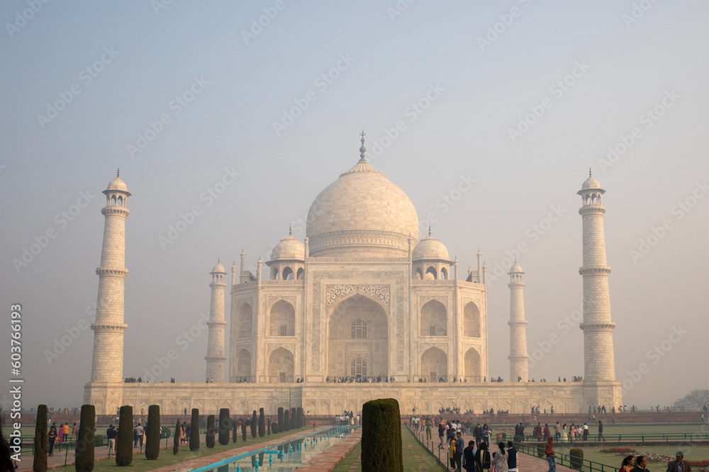 Fototapeta premium The Taj Mahal in Agra, India