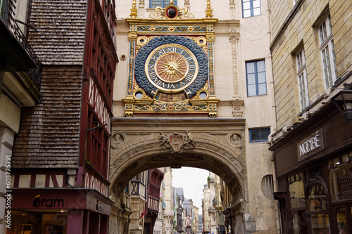 La rue de Gros horloge de Rouen et befrois du front  photo