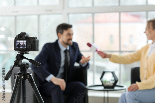 Female journalist with micr...