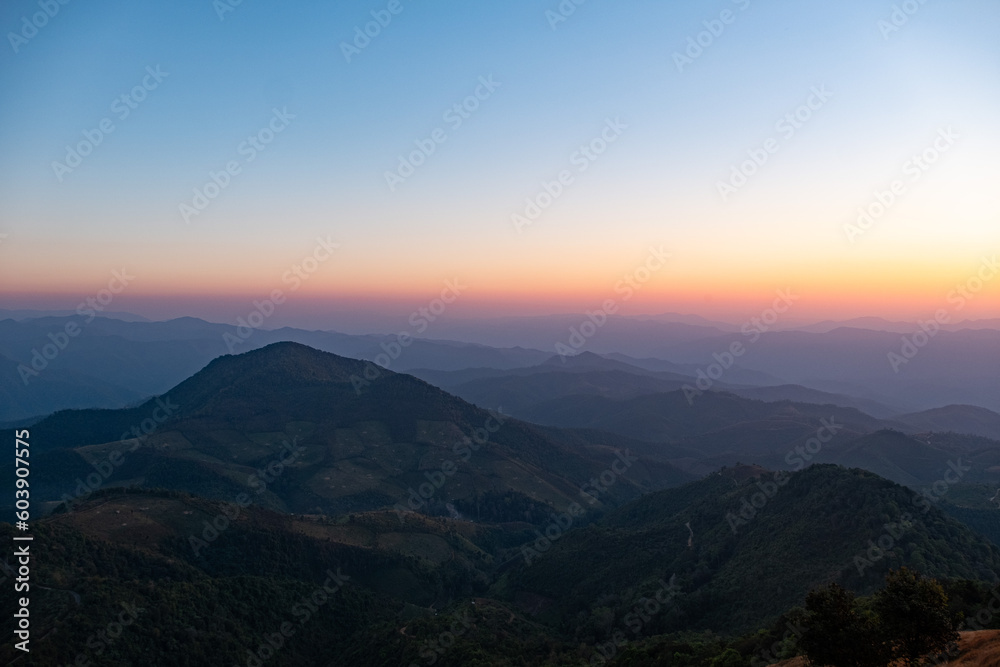 Obraz premium sunset in the mountains