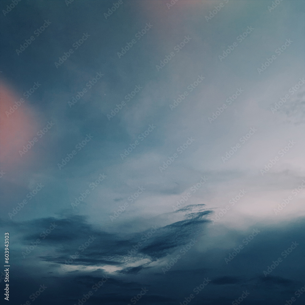 Naklejka premium clouds over the sea