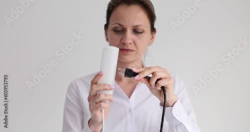 American plug with cable will not fit European extension cord. Woman cannot plug American plug into electrical outlet