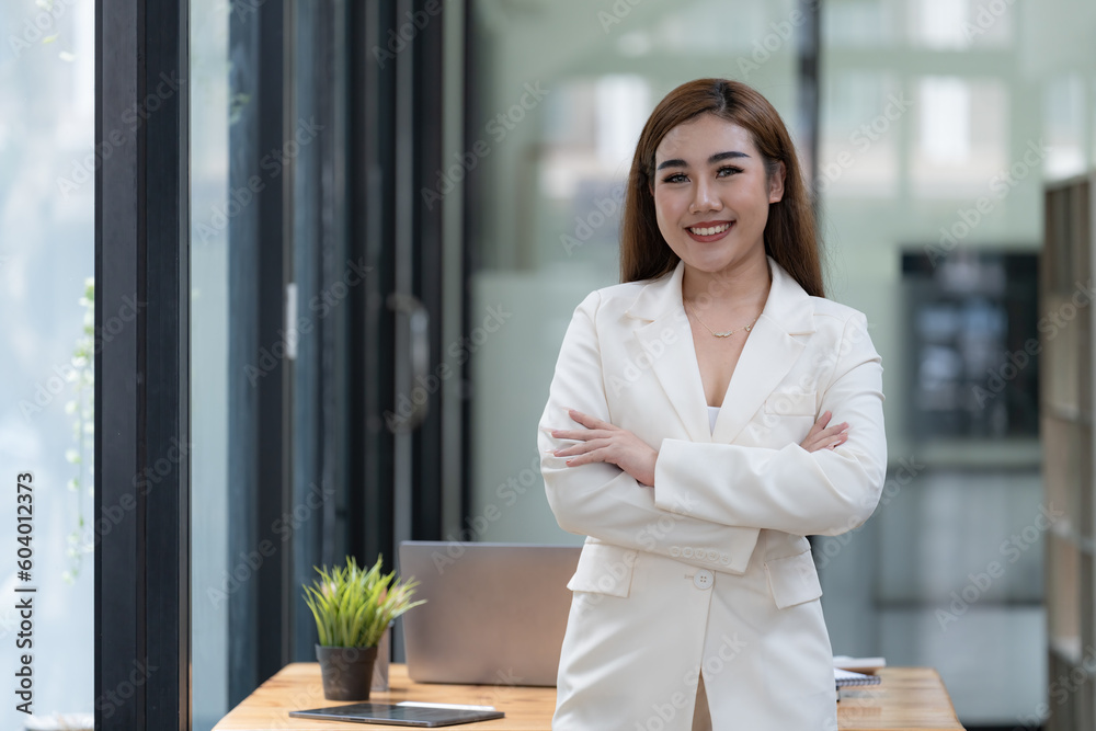 Fototapeta premium Confident Asian businesswoman arms crossed thinking of new ideas at the office. Looking at the camera. 