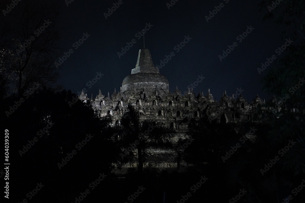 Obraz premium Borobudur temple which is very beautiful at night, a place of worship for Buddhism and is often used as a Vesak celebration