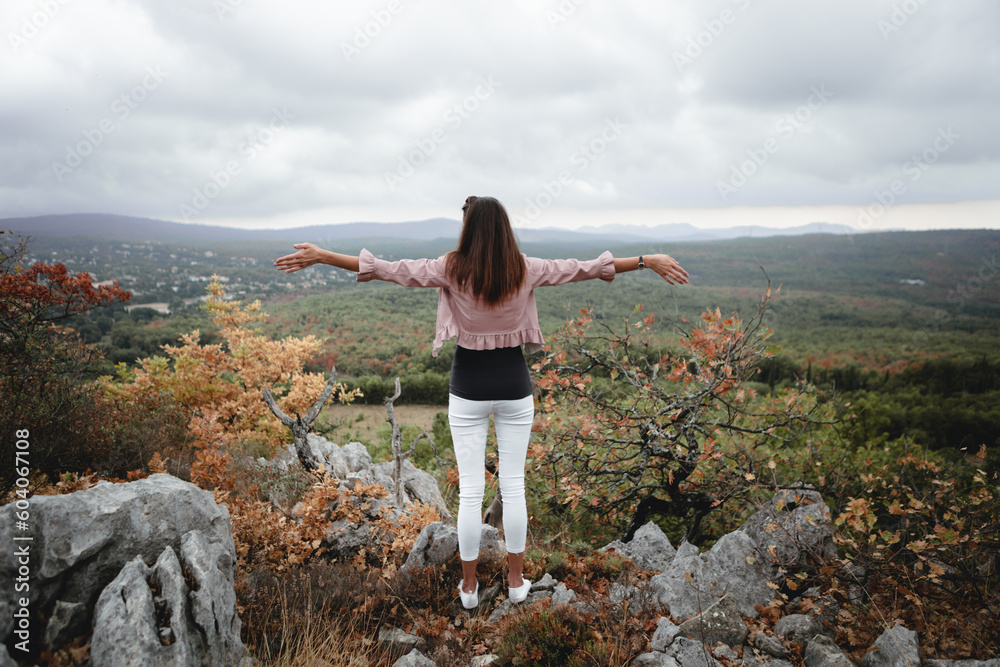 Naklejka premium woman in top of the mountains