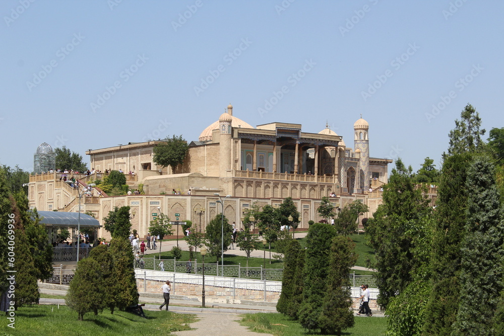 Fototapeta premium View to Memorial complex The Mausoleum of Islam Karimov, Samarkand, Uzbekistan