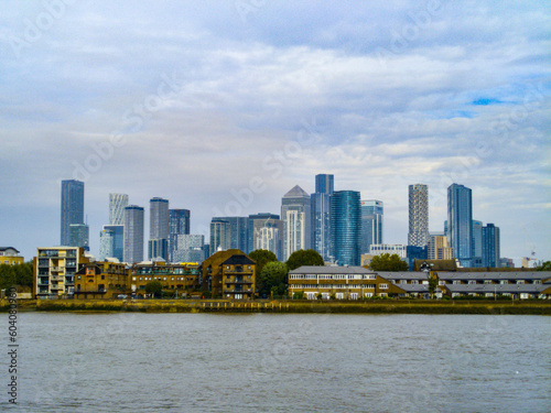 Quartier d'affaire bordant le fleuve - Canary Warf , Londres 