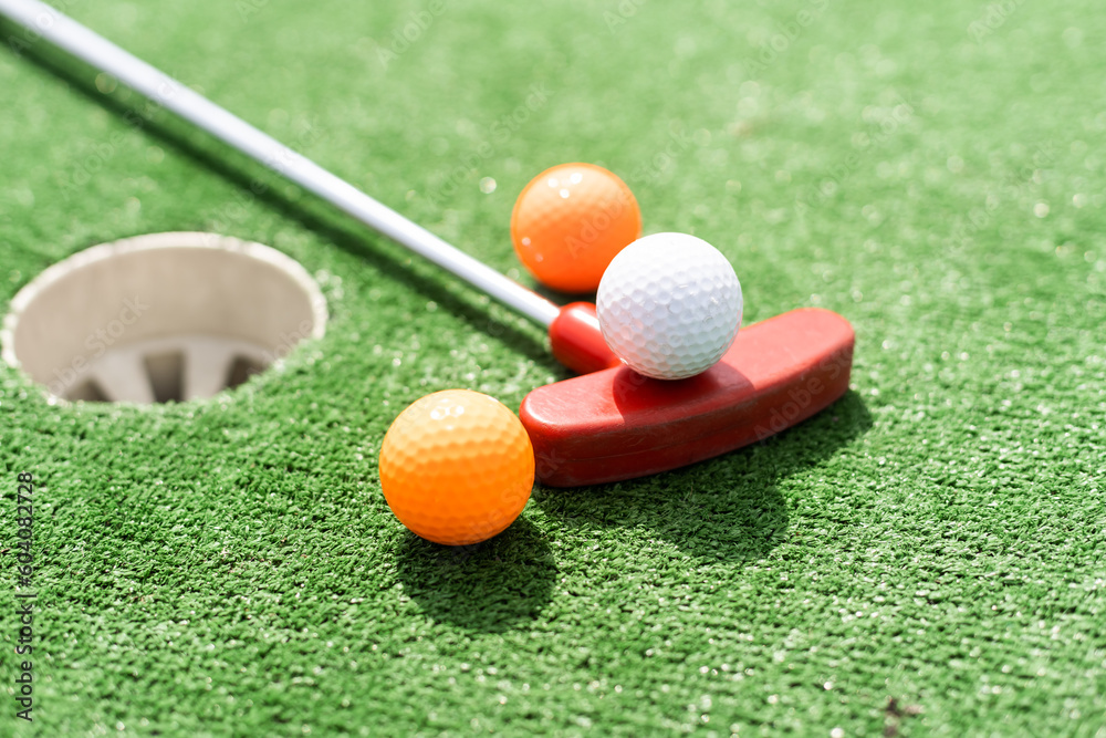 Naklejka premium Close-up of miniature golf hole with bat and ball