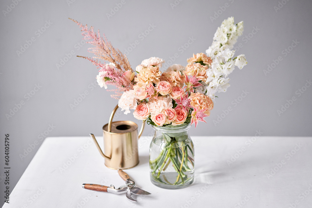Finished flower arrangement in a vase for home. Flowers bunch, set for interior. Fresh cut flowers for decoration home. European floral shop. Delivery fresh cut flower. - obrazy, fototapety, plakaty 