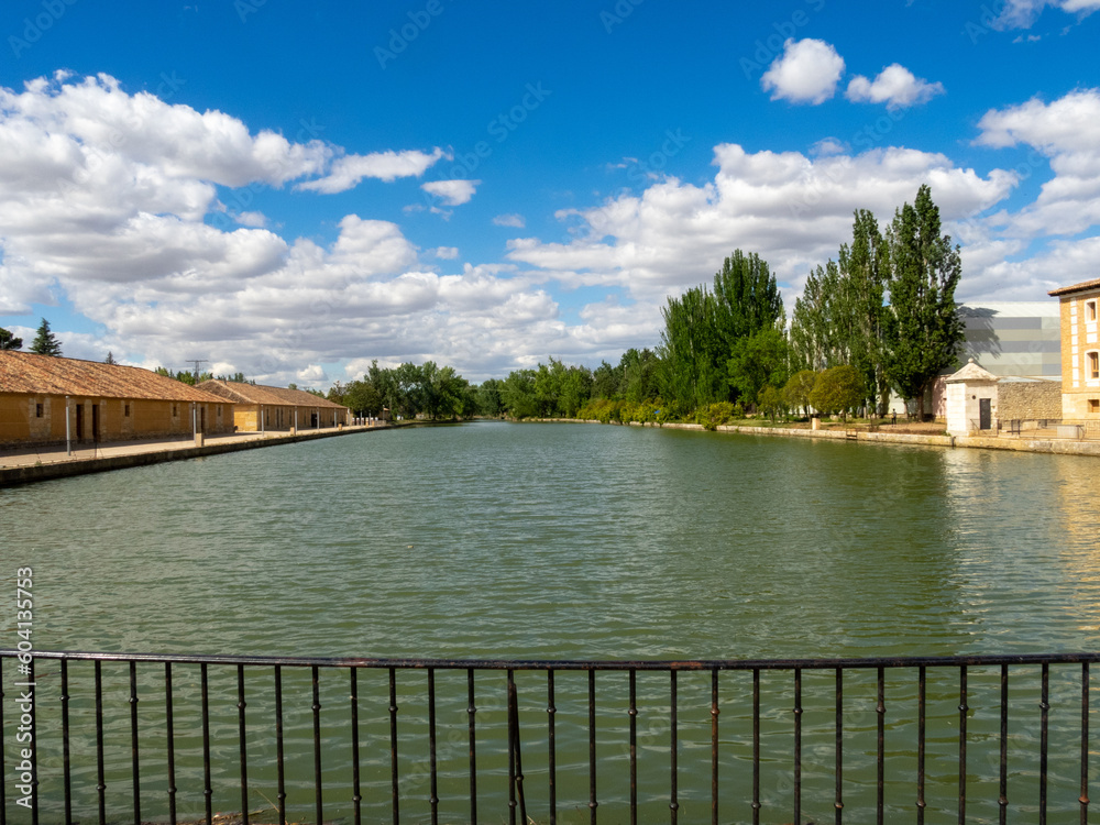 Dársena del Canal de Castilla (siglos XVIII-XIX), en Medina de Rioseco. Valladolid, Castilla y León, España.