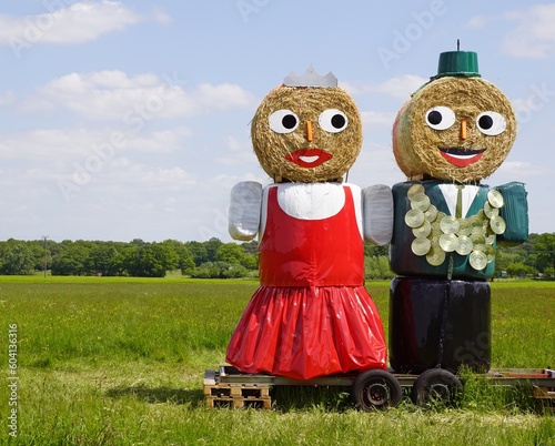 Strohballenfiguren