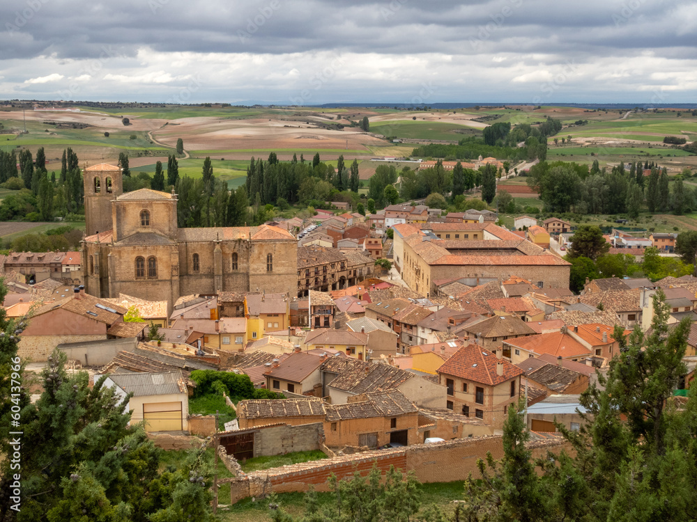 Vista de Peñaranda de Duero desde el castillo; se puede distinguir el Palacio de Avellaneda y la iglesia de Santa Ana. Burgos, Castilla y León, España