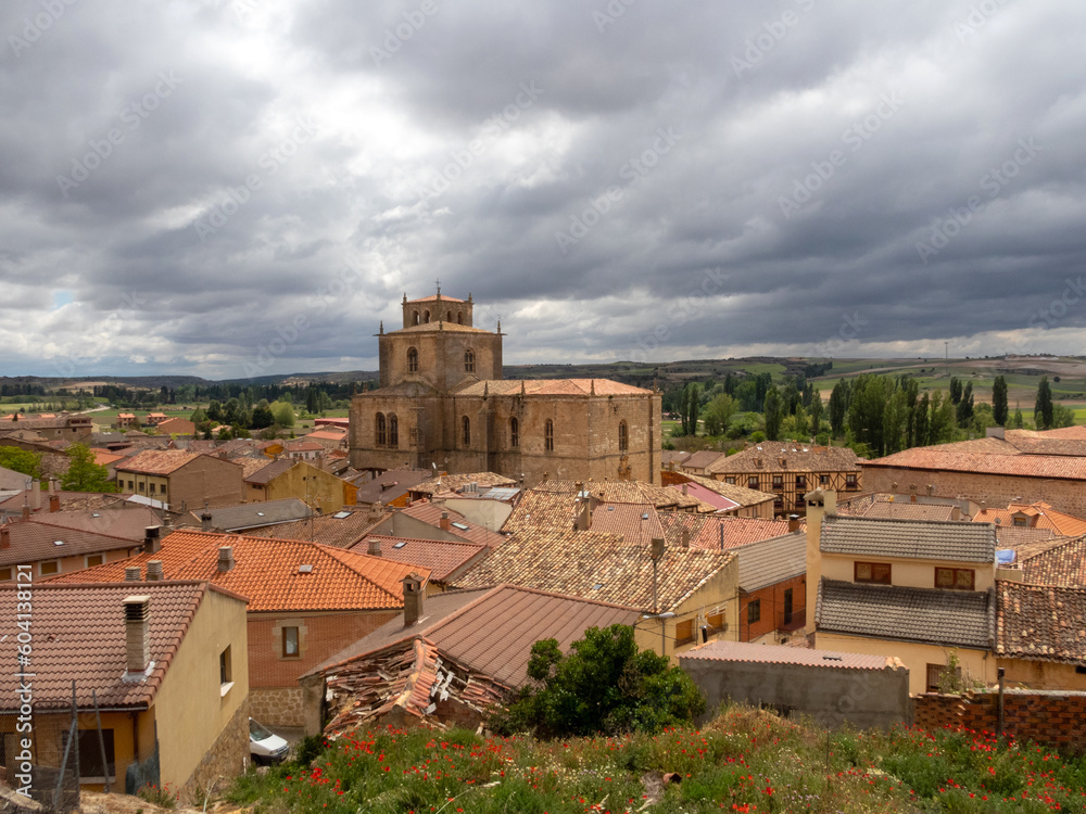 Vista de Peñaranda de Duero desde el castillo; se puede distinguir la iglesia de Santa Ana. Burgos, Castilla y León, España