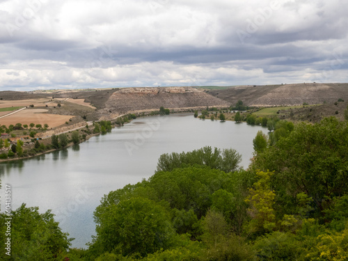 Vista panorámica del pantano de Linares. Maderuelo, Segovia, España.