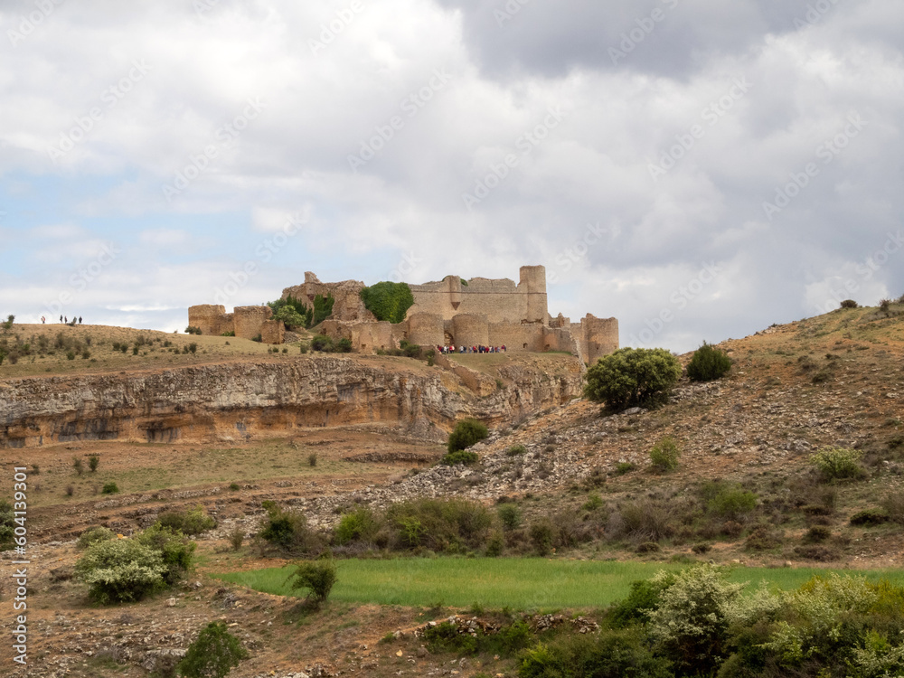 Vista del conjunto del castillo de Caracena (siglo XII). Soria, Castilla y León, España.